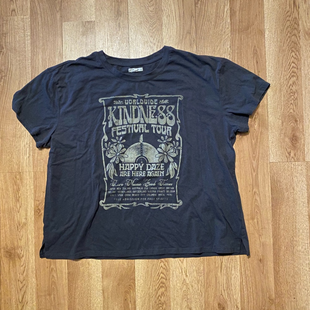 Graphic tee